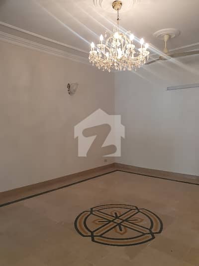 ڈی ایچ اے فیز 5 ڈی ایچ اے ڈیفینس,کراچی میں 3 کمروں کا 1 کنال بالائی پورشن 2.5 لاکھ میں کرایہ پر دستیاب ہے۔