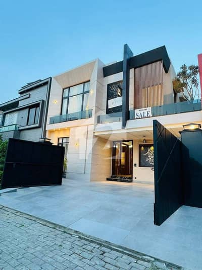 10 Marla Fully Furnished Luxurious Facing Park House Available for Sale