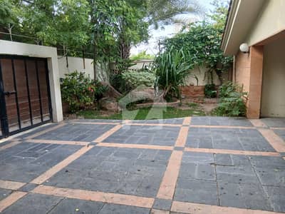 Bungalow For Rent 1000 Square Yards In Zamzama Dha Phase 5