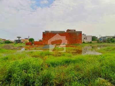 او پی ایف ہاؤسنگ سکیم لاہور میں 10 مرلہ کمرشل پلاٹ 10.0 کروڑ میں برائے فروخت۔