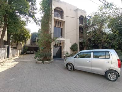 نیو مسلم ٹاؤن لاہور میں 3 کمروں کا 6 مرلہ عمارت 7.1 کروڑ میں برائے فروخت۔