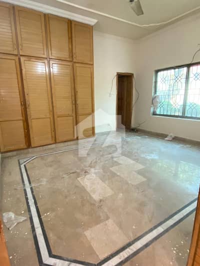 8 Marla Full House 5 Bedrooms Attached Bathrooms 2 DD 2kitchen Fully Tiled Flooring Car Parking