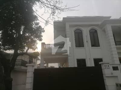 700 Square Yards House In F-7 Is Available For Rent