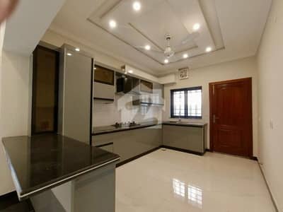 Bahria Town Phase 8, Lake View Block 10 Marla Park Face House