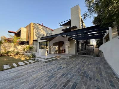 Modern Luxurious House with Resort-Style Amenities
