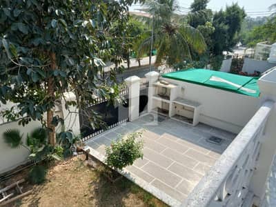 ڈی ایچ اے فیز 5 ڈی ایچ اے ڈیفینس,کراچی میں 5 کمروں کا 1 کنال مکان 3.75 لاکھ میں کرایہ پر دستیاب ہے۔