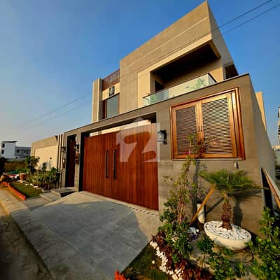 ڈی ایچ اے فیز 8 ڈی ایچ اے ڈیفینس,کراچی میں 6 کمروں کا 1 کنال مکان 23.5 کروڑ میں برائے فروخت۔