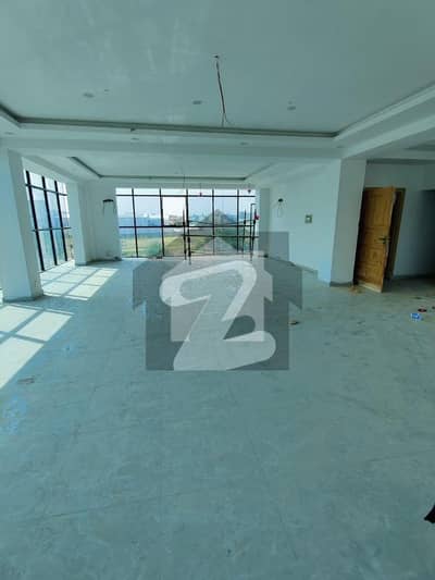 Gulberg 1800sqft 1st floor available for rent, lift installed