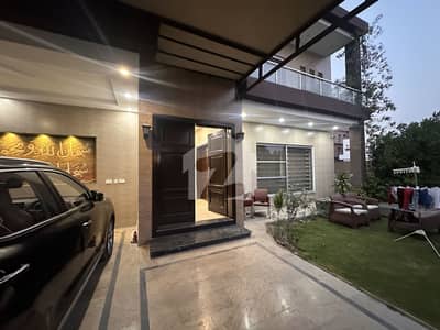 20 Marla Slightly Used 6 Bedrooms Luxury Modern Villa for Sale With 18 KVA Solar System and Net Metering in CENTRAL PARK LAHORE