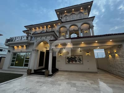 20 MARLA ELEGANT TOP OF LINE BUNGALOW FOR SALE IN CENTRAL PARK LAHORE