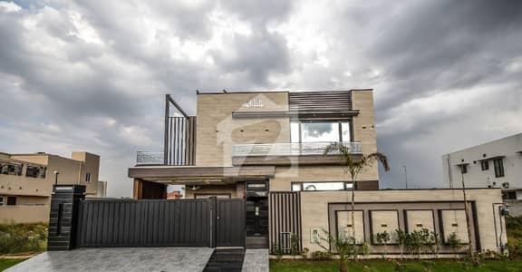 6-Bed Modern House For Sale at Hot Location Near Park Commercial Mosque Close to Dolmen Mall