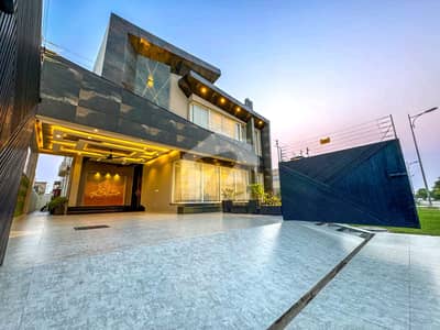Kanal Fully Furnished Houase For Sale With Basement At Top Location Near Raya Kanal Fully Furnished Houase For Sale With Basement At Top Location Near Raya