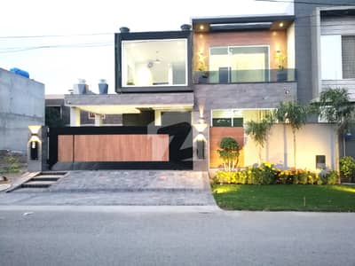 ڈی ایچ اے فیز 4 ۔ بلاک کے کے ڈی ایچ اے فیز 4,ڈیفنس (ڈی ایچ اے),لاہور میں 4 کمروں کا 10 مرلہ مکان 5.75 کروڑ میں برائے فروخت۔