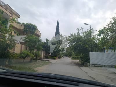 F 10 House Available 50*80 444 Square Yards Close And Street.