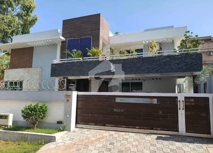 F11/4 House For Sale Size1000 Corner With Extra Land 5bed Tv Lounge Drawing Room Dining Lounge Kitchen Servant Quarter Car Parking
