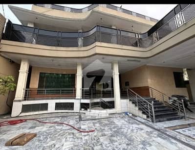 1 Kanal House Available For Rent