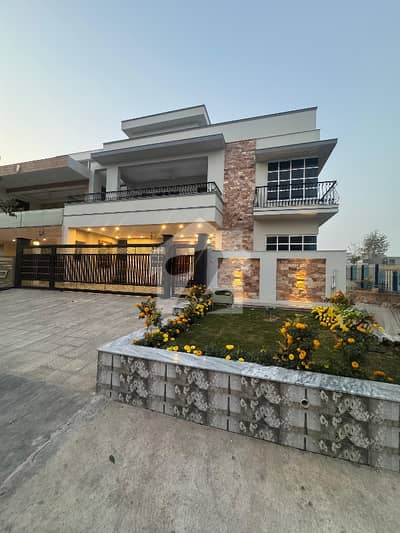 Corner House 40x80 (14-Marla) For Sale in G-13 Islamabad