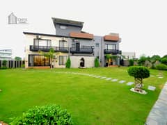Corner 2 Kanal Luxurious House With 2 Side Approach At Height Location