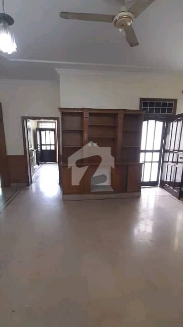 آئی ۔ 8/3 آئی ۔ 8,اسلام آباد میں 3 کمروں کا 10 مرلہ بالائی پورشن 1.25 لاکھ میں کرایہ پر دستیاب ہے۔ آئی ۔ 8/3 آئی ۔ 8,اسلام آباد میں 3 کمروں کا 10 مرلہ بالائی پورشن 1.25 لاکھ میں کرایہ پر دستیاب ہے۔