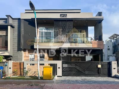 بحریہ گرینز۔ اوورسیز انکلیو - سیکٹر 2 بحریہ گرینز۔ اوورسیز انکلیو,بحریہ ٹاؤن فیز 8,بحریہ ٹاؤن راولپنڈی,راولپنڈی میں 5 کمروں کا 11 مرلہ مکان 5.65 کروڑ میں برائے فروخت۔ بحریہ گرینز۔ اوورسیز انکلیو - سیکٹر 2 بحریہ گرینز۔ اوورسیز انکلیو,بحریہ ٹاؤن فیز 8,بحریہ ٹاؤن راولپنڈی,راولپنڈی میں 5 کمروں کا 11 مرلہ مکان 5.65 کروڑ میں برائے فروخت۔