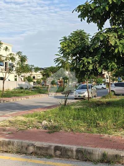 Top Heighted Dead End Corner Extra Land Plot For Sale in Bahria Enclave Islamabad