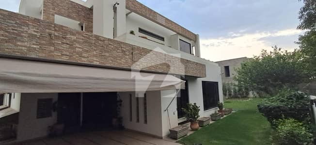 ڈی ایچ اے فیز 6 ڈیفنس (ڈی ایچ اے),لاہور میں 6 کمروں کا 2 کنال مکان 17.99 کروڑ میں برائے فروخت۔