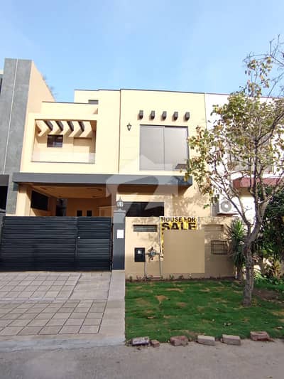 5 MARLA ELEGANT AND FULLY MAINTAINED SUPER HOT LOCATED BUNGALOW IS AVAILABLE IN THE BEST BLOCK OF DHA LAHORE