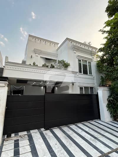 10 MARLA LUXURY FURNISHED HOUSE WITH FULL BASEMENT & SOLAR SYSTEM IS AVAILABLE IN DHA PHASE 3.