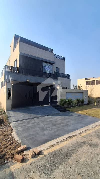 FULL BASEMENT 10 MARLA ELEGANT AND FULLY MAINTAINED SUPER HOT LOCATED BUNGALOW IS AVAILABLE IN THE BEST BLOCK OF DHA LAHORE