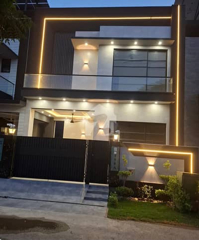 SYED BROTHERS PROUDLY OFFERS: 5-Marla Elegant And Fully Maintained Modern Bungalow Is Available In The Best Block Of DHA Lahore.