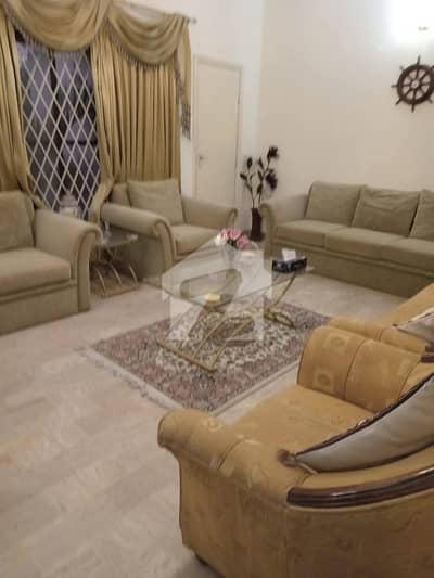 400 Square Yards Block 5 Well Maintained Single Storey Bungalow