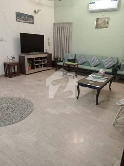 400 Square Yards Block 5 Maintained Double Storey Bungalow