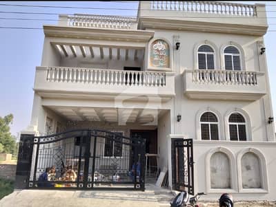 نیشنل ٹاؤن سرگودھا میں 5 کمروں کا 7 مرلہ مکان 3.4 کروڑ میں برائے فروخت۔