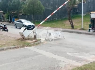 بحریہ گرینز۔ اوورسیز انکلیو - سیکٹر 2 بحریہ گرینز۔ اوورسیز انکلیو,بحریہ ٹاؤن فیز 8,بحریہ ٹاؤن راولپنڈی,راولپنڈی میں 10 مرلہ رہائشی پلاٹ 2.25 کروڑ میں برائے فروخت۔