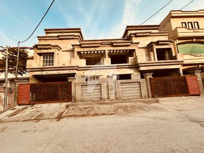 گلشن آباد راولپنڈی میں 7 کمروں کا 10 مرلہ مکان 3.8 کروڑ میں برائے فروخت۔ گلشن آباد راولپنڈی میں 7 کمروں کا 10 مرلہ مکان 3.8 کروڑ میں برائے فروخت۔