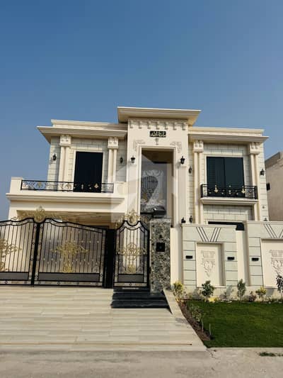 ڈی ایچ اے فیز 1 ۔ سیکٹر ایچ ڈی ایچ اے فیز 1,ڈی ایچ اے ڈیفینس,ملتان میں 5 کمروں کا 1 کنال مکان 5.5 کروڑ میں برائے فروخت۔