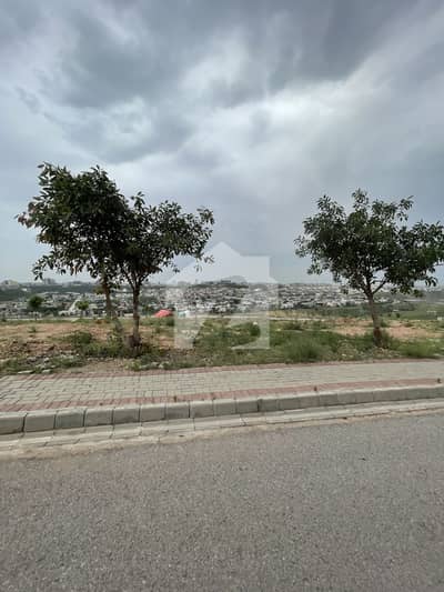 ڈی ایچ اے فیز 4 - سیکٹر سی ڈی ایچ اے ڈیفینس فیز 4,ڈی ایچ اے ڈیفینس,اسلام آباد میں 1 کنال رہائشی پلاٹ 3.3 کروڑ میں برائے فروخت۔ ڈی ایچ اے فیز 4 - سیکٹر سی ڈی ایچ اے ڈیفینس فیز 4,ڈی ایچ اے ڈیفینس,اسلام آباد میں 1 کنال رہائشی پلاٹ 3.3 کروڑ میں برائے فروخت۔