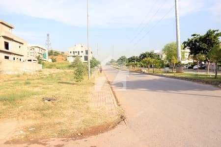 ڈی ایچ اے فیز 5 - سیکٹر سی ڈی ایچ اے ڈیفینس فیز 5,ڈی ایچ اے ڈیفینس,اسلام آباد میں 1 کنال رہائشی پلاٹ 2.95 کروڑ میں برائے فروخت۔