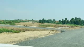 MAIN MARGALLA ROAD PLOT