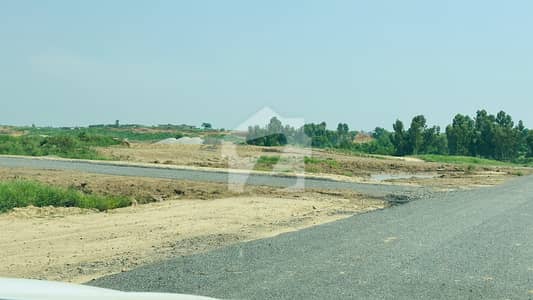 MAIN MARGALLA ROAD PLOT