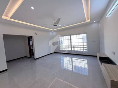 BEAUTYFULL BREND NEW UPPER PORTION FOR RENT