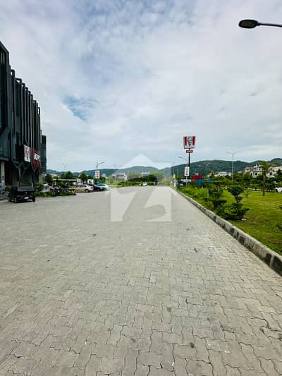 711 SQ YD COMMERCIAL PLOT CORNER, TOP LOCATION 711 SQ YD COMMERCIAL PLOT CORNER, TOP LOCATION
