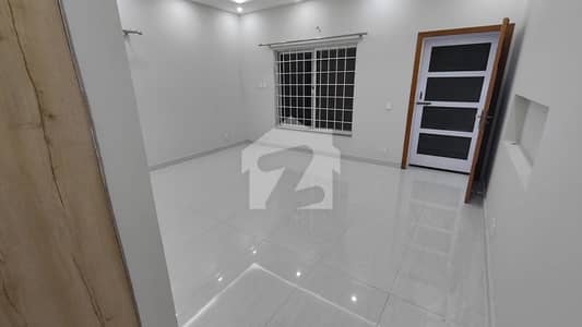 UPPER PORTIN FOR RENT IN D 12/4