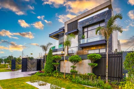 Outstanding Luxuries Bungalows For Sale At Prime Location Facing 70 Feet Road