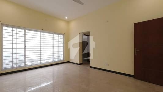 FOR RENT 500 Sqyrd Few Years Old 6 Beds Double Storey House Bani Gala