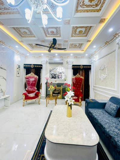 برکی روڈ کینٹ,لاہور میں 3 کمروں کا 4 کنال فارم ہاؤس 7.0 کروڑ میں برائے فروخت۔
