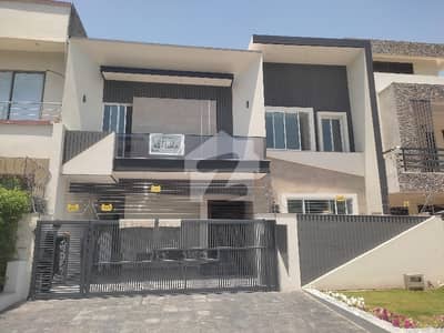 10 MARLA BRAND NEW HOUSE FOR SALE