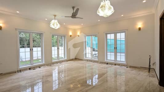 FOR RENT Modern Designer Triple Storey 8-Beds House F_8/4