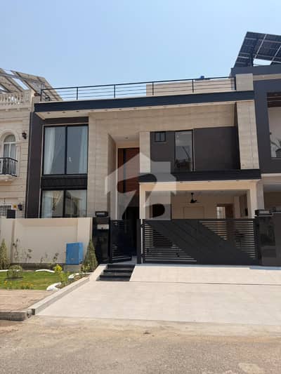 9 Marla Luxury House For Sale In Bankers Avenue Society, Bedian Road, Lahore
