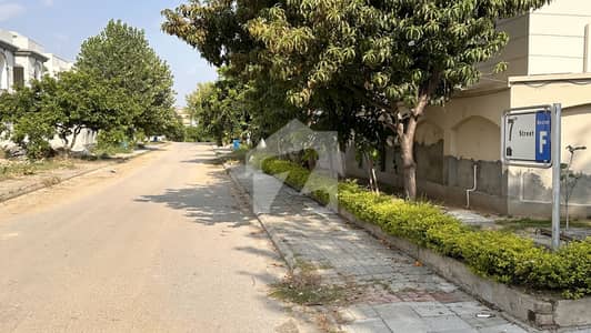 SECTOR F PRIME LOCATION SRREET 7 NEAR GATE 4 1KANAL PLOT FOR SALE